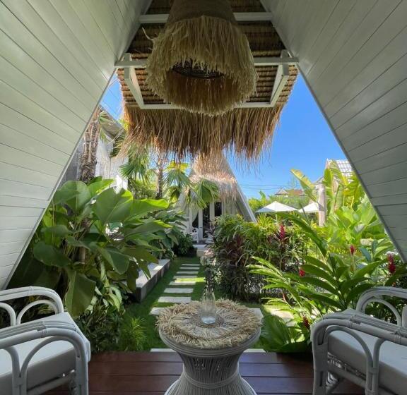 חדר סטנדרט נוף לגינה, Piramida S White Villa S Bali