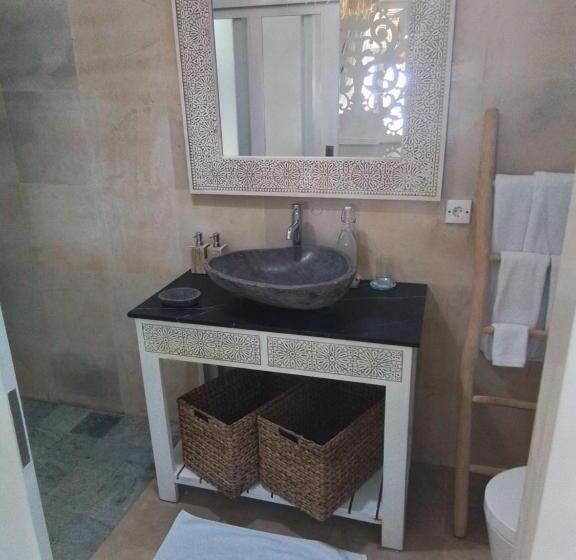 חדר סטנדרט נוף לבריכה, Piramida S White Villa S Bali