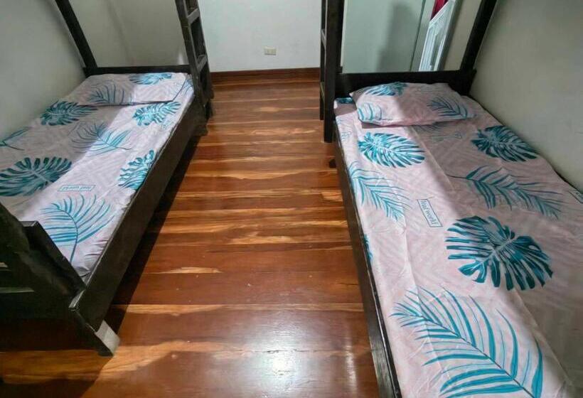 اتاق استاندارد چهار تخته, Bella S Bed & Breakfast