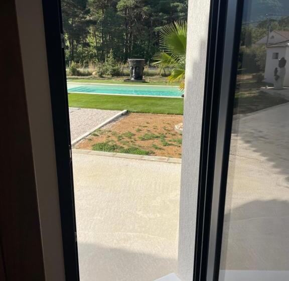 Номер Стандарт Вид на Бассейн, Chambre D Hôtes La Mandala