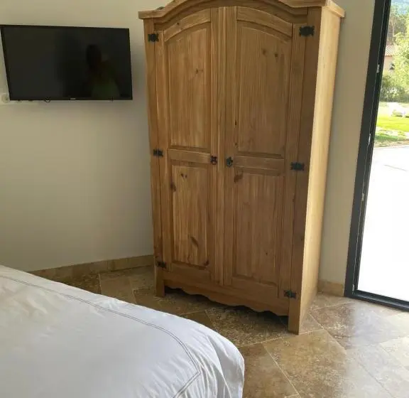 Standard-huone Allasnäkymä, Chambre D Hôtes La Mandala