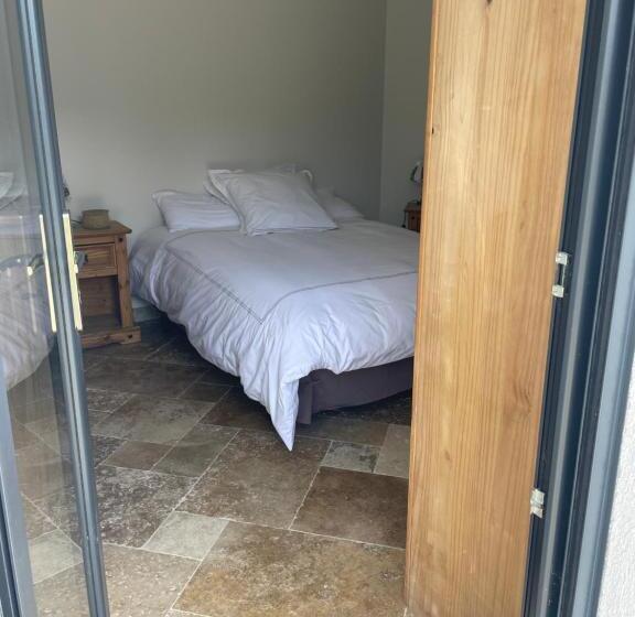 Номер Стандарт Вид на Бассейн, Chambre D Hôtes La Mandala