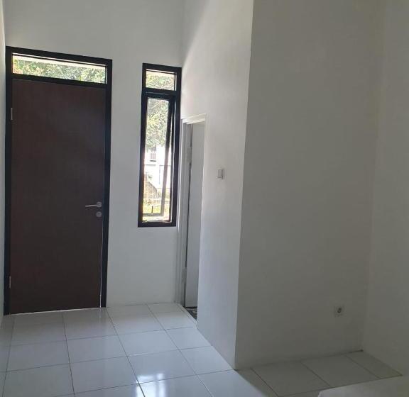 스탠다드 싱글 룸, Oyo Life 92780 Kost Bara