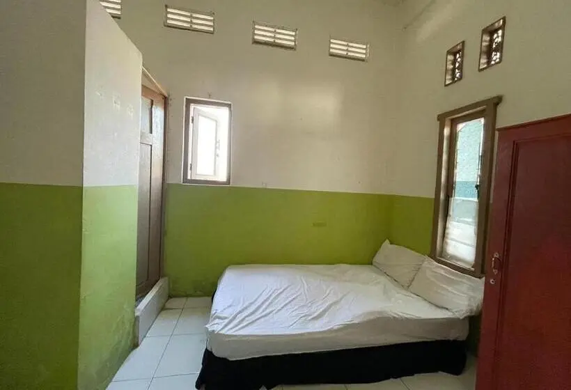 エコノミールーム, Spot On 93075 Nova Jaya 2 Homestay Syariah