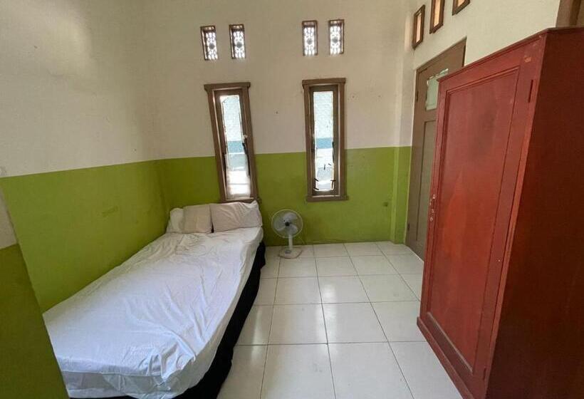 חדר אקונומי, Spot On 93075 Nova Jaya 2 Homestay Syariah