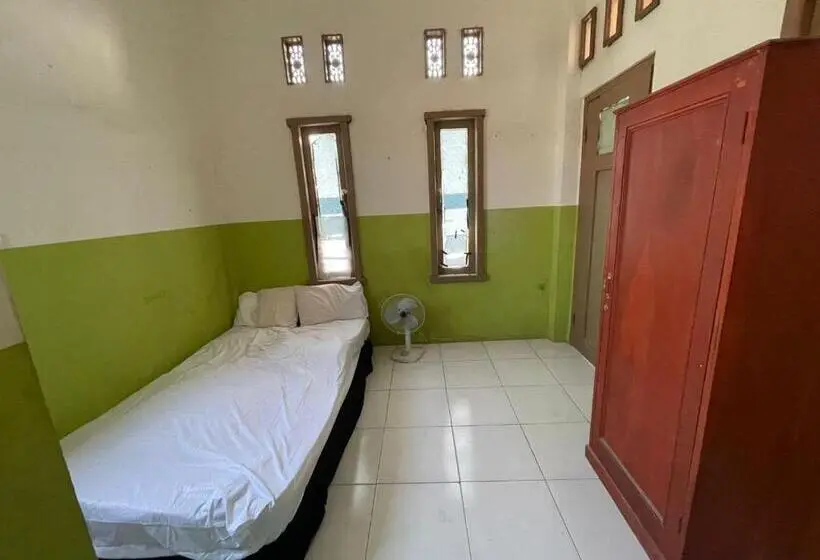 エコノミールーム, Spot On 93075 Nova Jaya 2 Homestay Syariah