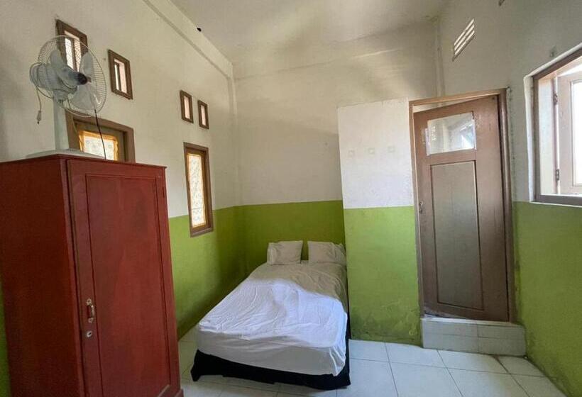 חדר אקונומי, Spot On 93075 Nova Jaya 2 Homestay Syariah