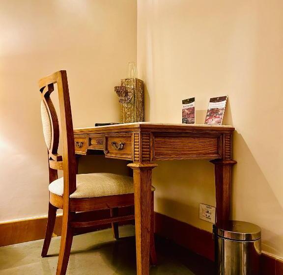 غرفة قياسية, The Trishala Vilas