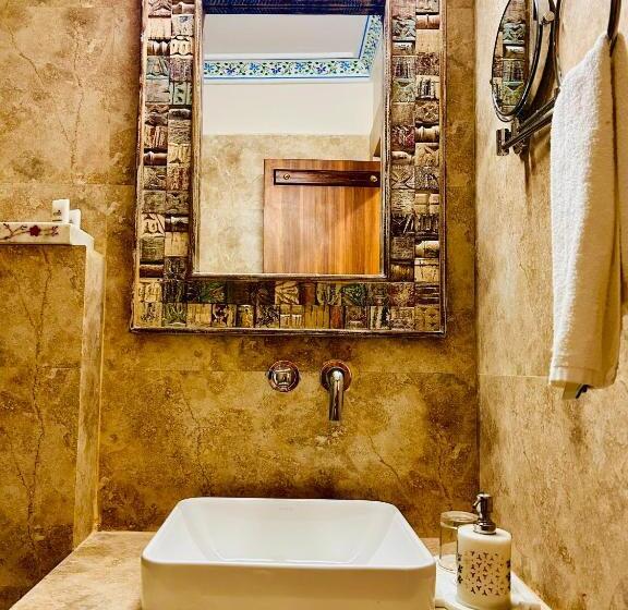 غرفة قياسية, The Trishala Vilas