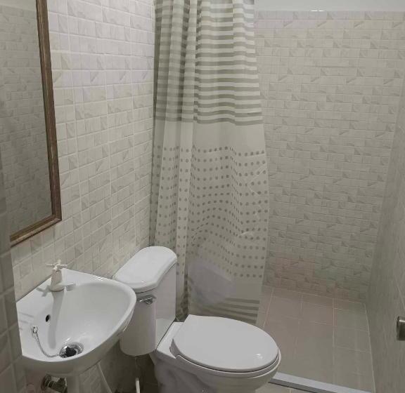 اتاق خانوادگی, Daily Travellers Inn & Suites