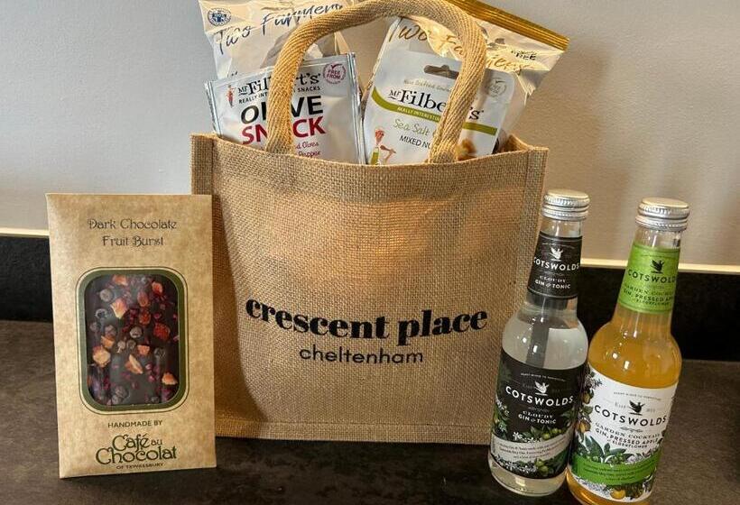 Номер Deluxe, Crescent Place