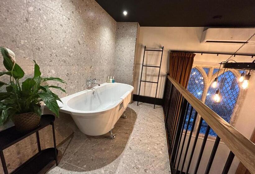 Номер Deluxe, Crescent Place