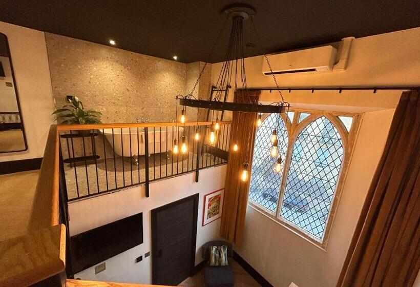 Номер Deluxe, Crescent Place