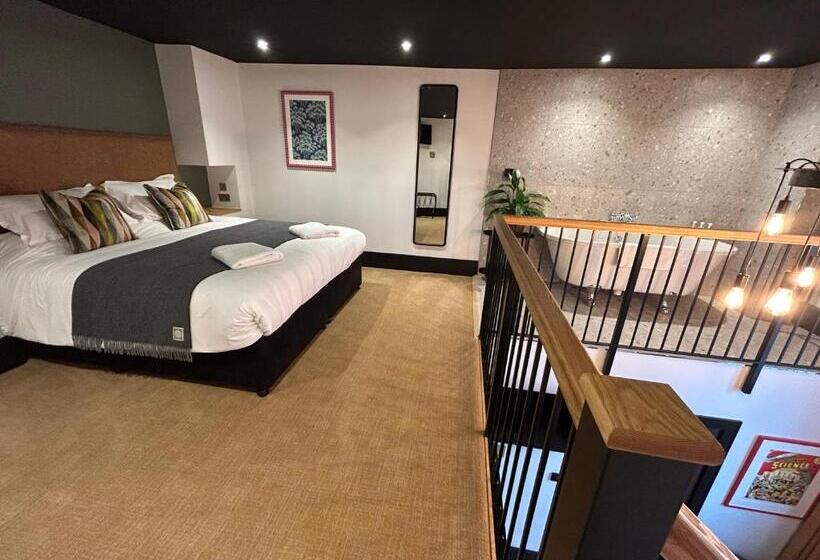 Номер Deluxe, Crescent Place