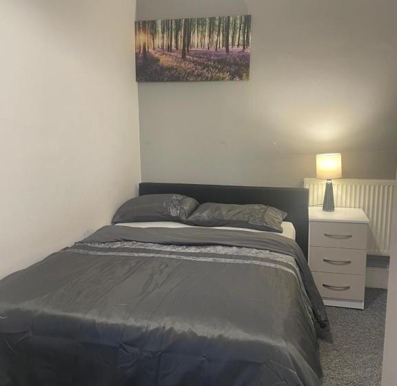 חדר סטנדרט, Transformative Housing 6 Bedford