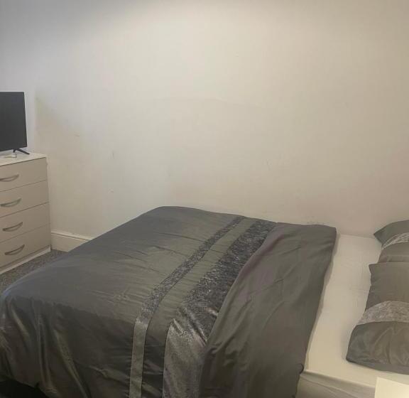 חדר סטנדרט, Transformative Housing 6 Bedford