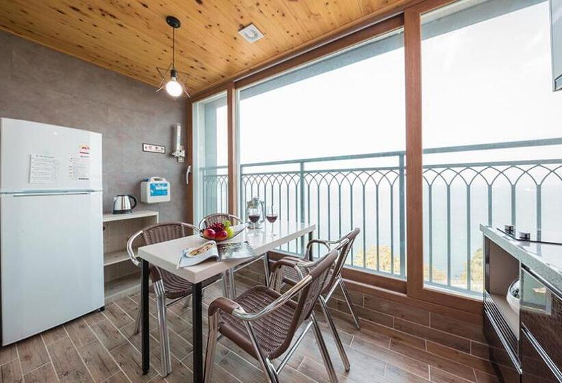 スタンダードスタジオ, Aria Pension & Resort