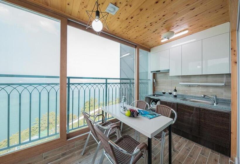 スタンダードスタジオ, Aria Pension & Resort