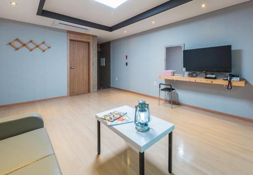 استودیوی استاندارد, Aria Pension & Resort