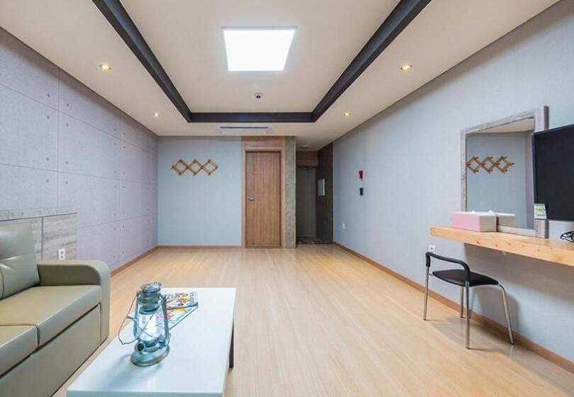 スタンダードスタジオ, Aria Pension & Resort