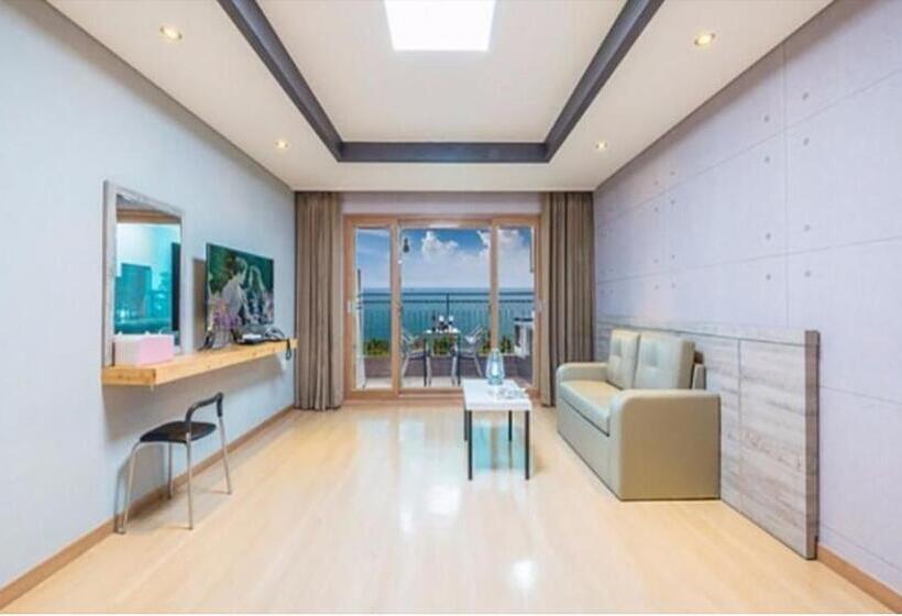 スタンダードスタジオ, Aria Pension & Resort