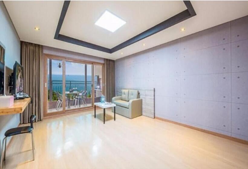 استودیوی استاندارد, Aria Pension & Resort