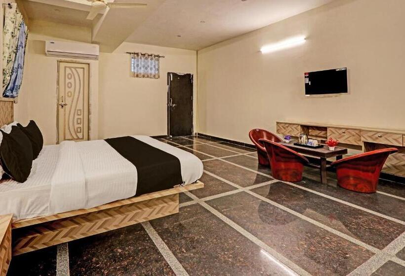 トリプルクラシックルーム, Collection O Living Tree Suites