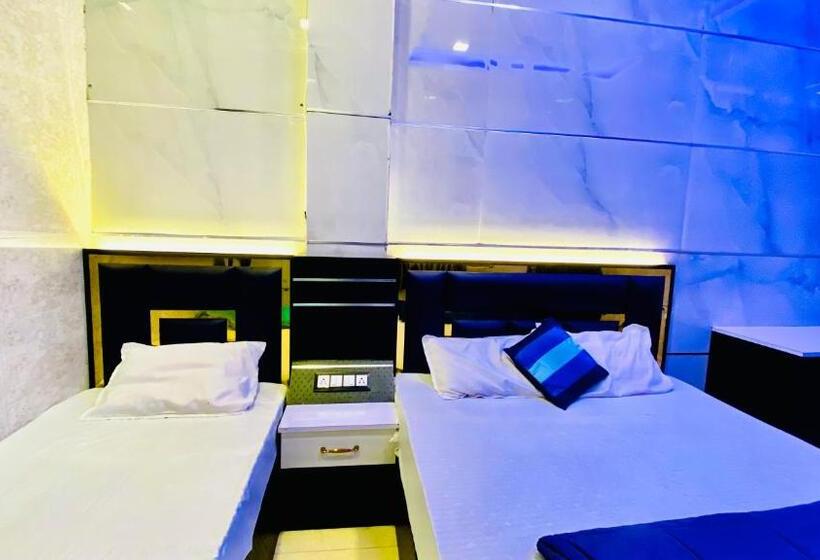 豪华三人间, Fabexpress Mark