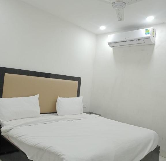 Standard Room, Twamev Tughlakabad By Raaso Inn