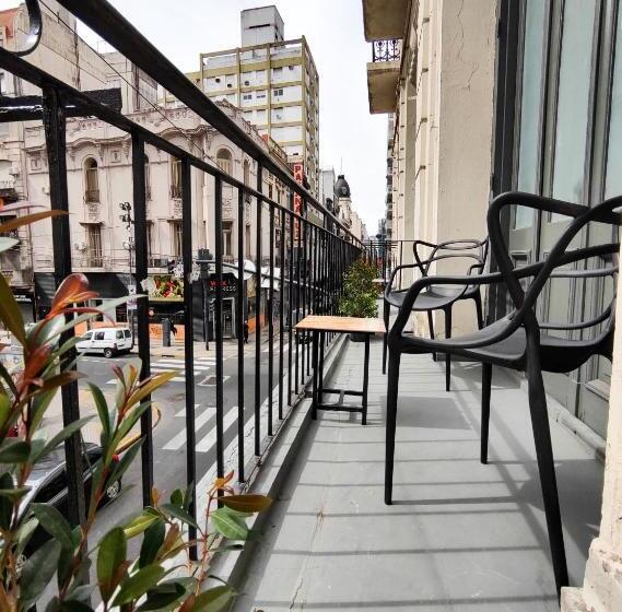 تختخواب در اتاق مشترک, Lead Hostel