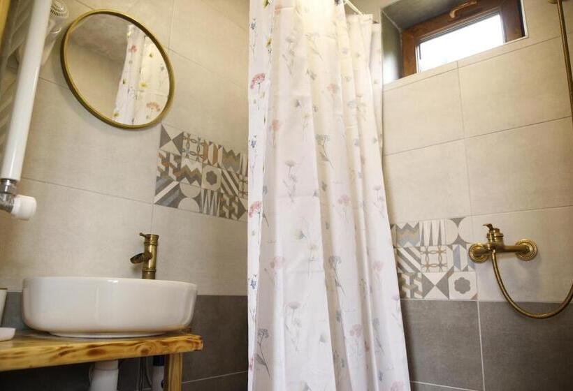 اتاق استاندارد با چشمانداز کوهستان, Gentry House