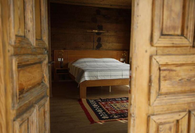 اتاق استاندارد با چشمانداز کوهستان, Gentry House