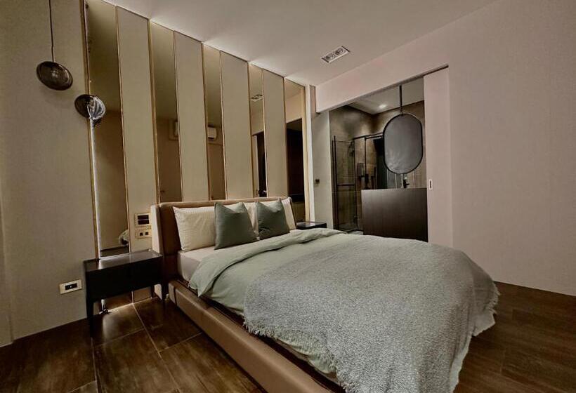 اتاق لوکس با بالکن, Here宅這兒私宅 屏市宅 採自助式入住