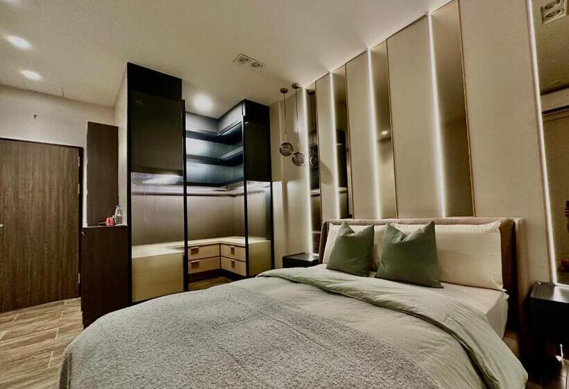 اتاق لوکس با بالکن, Here宅這兒私宅 屏市宅 採自助式入住