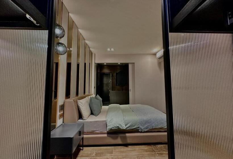 اتاق لوکس با بالکن, Here宅這兒私宅 屏市宅 採自助式入住