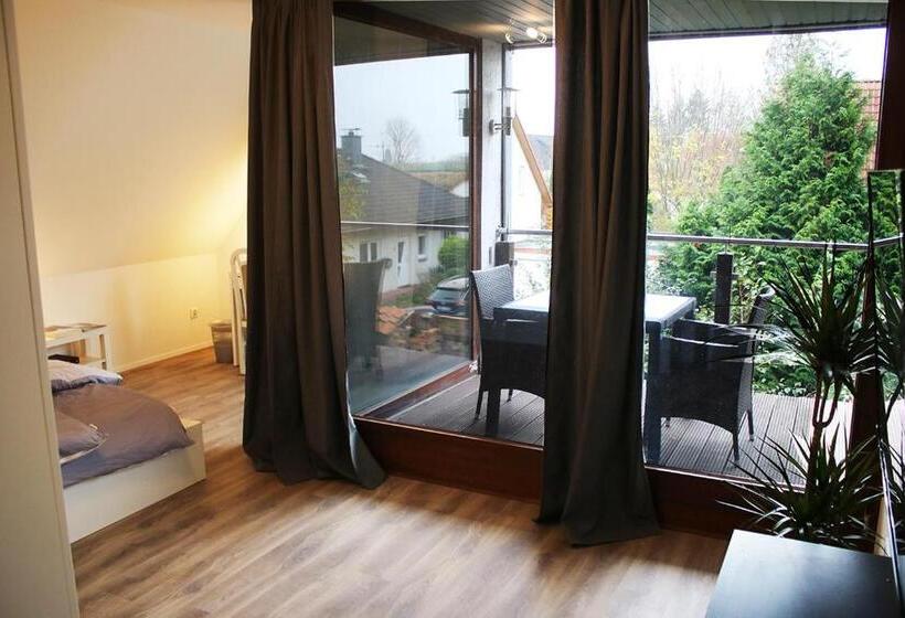 غرفة قياسية مزوَّدة بشُرفة, Messe  Und Gästezimmer Hildesheim