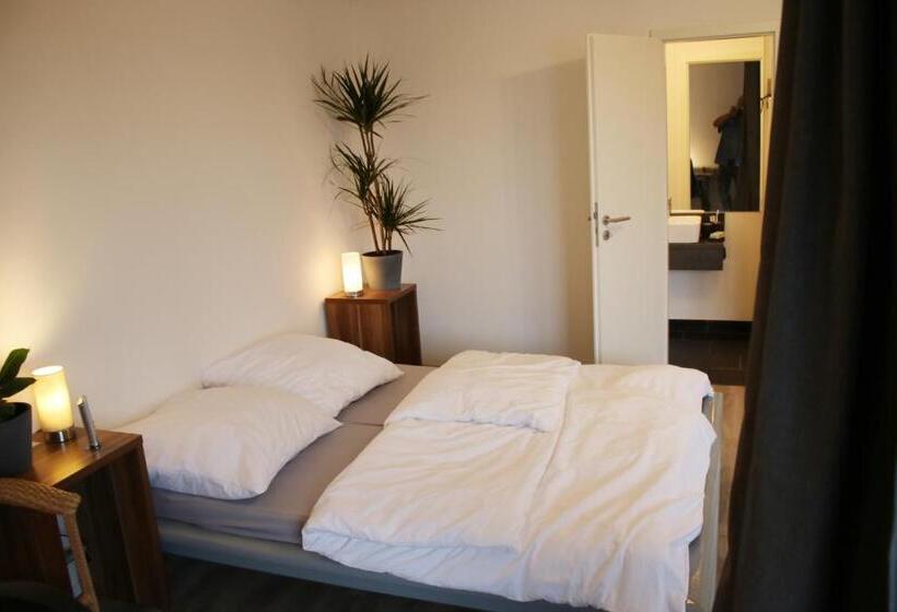 غرفة قياسية مزوَّدة بشُرفة, Messe  Und Gästezimmer Hildesheim