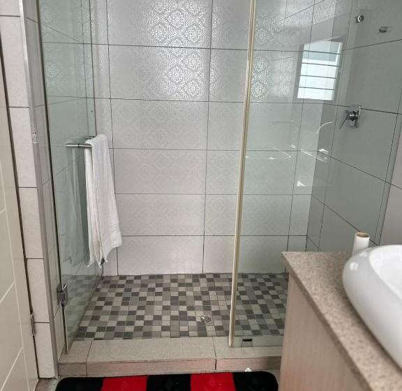 استودیوی لوکس, Platinum Guesthouse Waterkloof