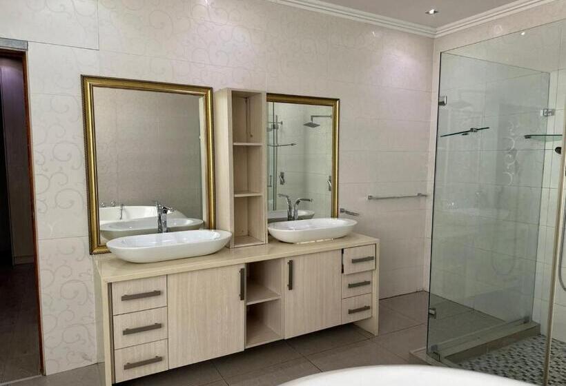 سوئیت با بالکن, Platinum Guesthouse Waterkloof