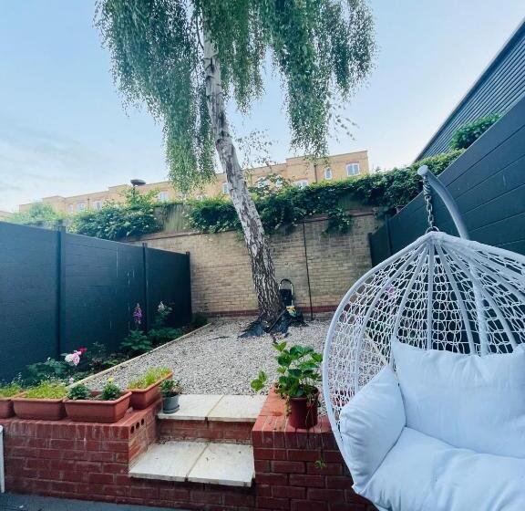 غرفة قياسية مطلّة علي الحديقة, Riverside Double Room Garden View E14