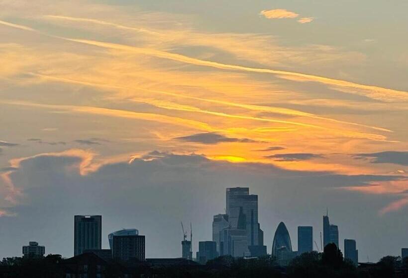 غرفة قياسية مطلّة علي الحديقة, Riverside Double Room Garden View E14