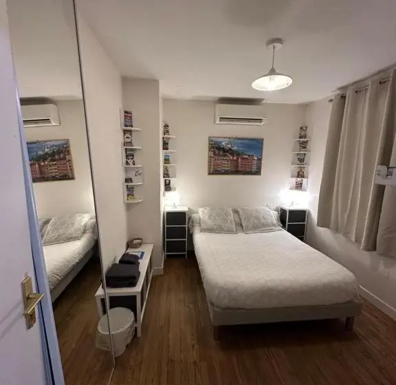 バス共有のスタンダードルーム, Villa Des Palmiers, Chambre N°1, Lit Double