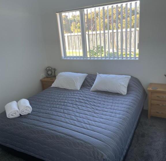 דירת חדר בקומת קרקע, Wander Inn