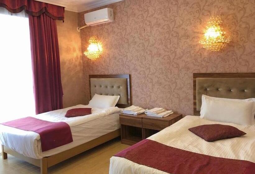 Camera Standard, Royal_hotel_hostel