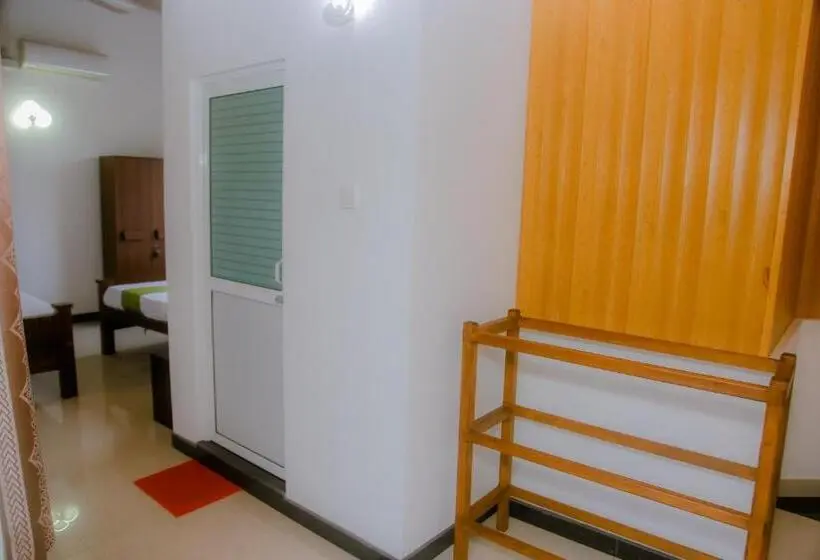 Comfort Kolmen Hengen Huone, Kadolana Villa