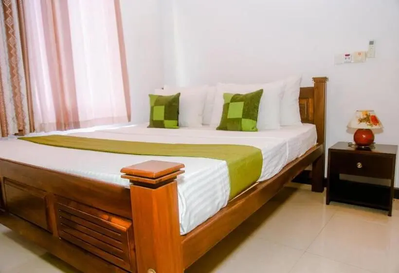 Comfort Kolmen Hengen Huone, Kadolana Villa
