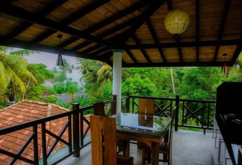 Comfort Kolmen Hengen Huone, Kadolana Villa