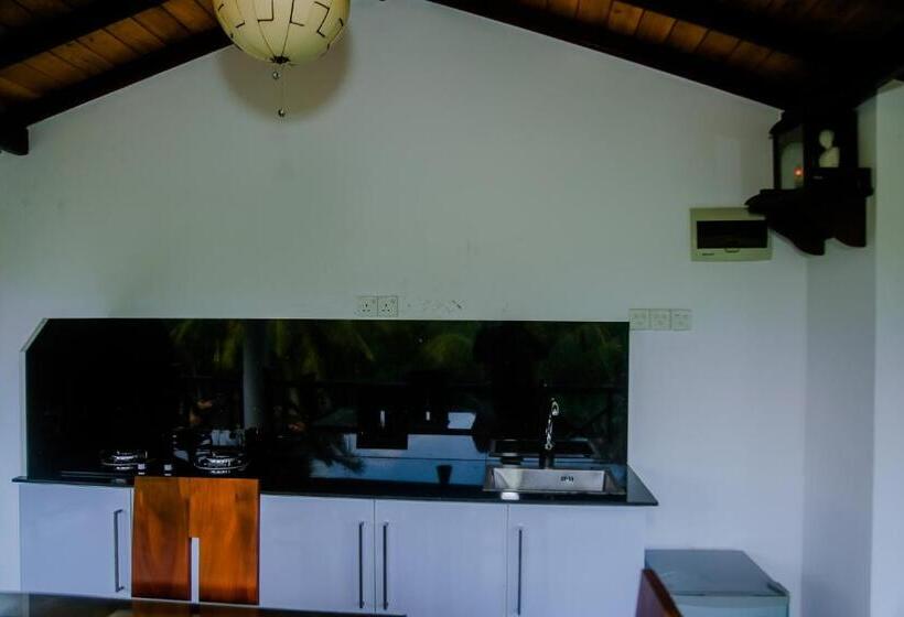 غرفة كومفورت ثلاثية, Kadolana Villa