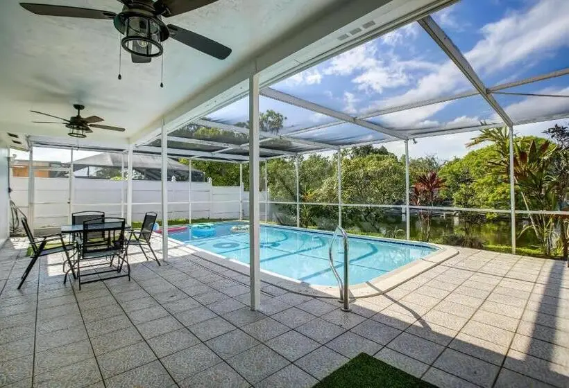 Huvila, 1 makuuhuone ja uima-allas, Serenity Spot Cozy Home W Pool & Nature Views!