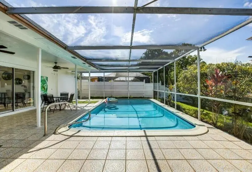 Huvila, 1 makuuhuone ja uima-allas, Serenity Spot Cozy Home W Pool & Nature Views!